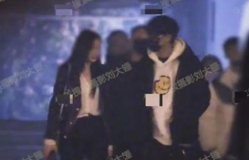 爆料秦霄贤恋情视频播放,甜蜜互动引网友热议  第3张
